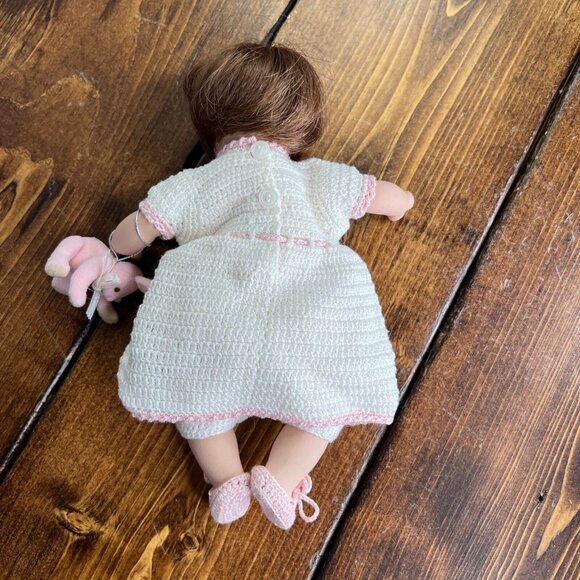 Pauline Bjonness Jacobsen Baby Doll Porcelain Brown Hair Blue Eyes Crochet - Picture 5 of 10